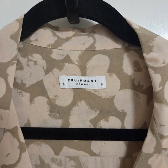 Equipment Femme Womens Adalyn Silk Blouse Blush Pink Butterfly Accent‎ Small - Picture 4 of 9